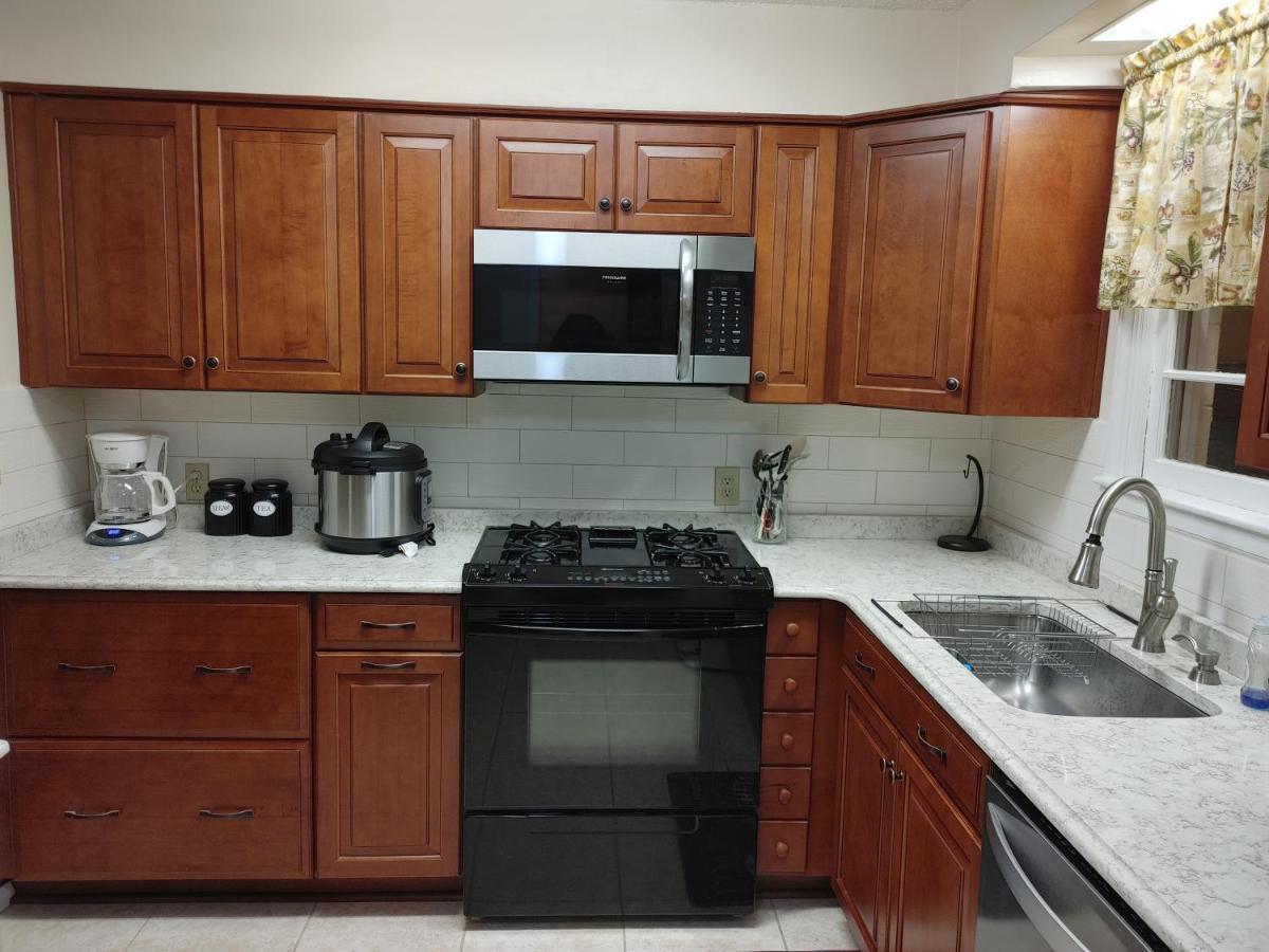 The Kind House Hosting, Low Monthly Rates, Traveling Nurses, Fletc, & Travelers! Brunswick Exterior photo